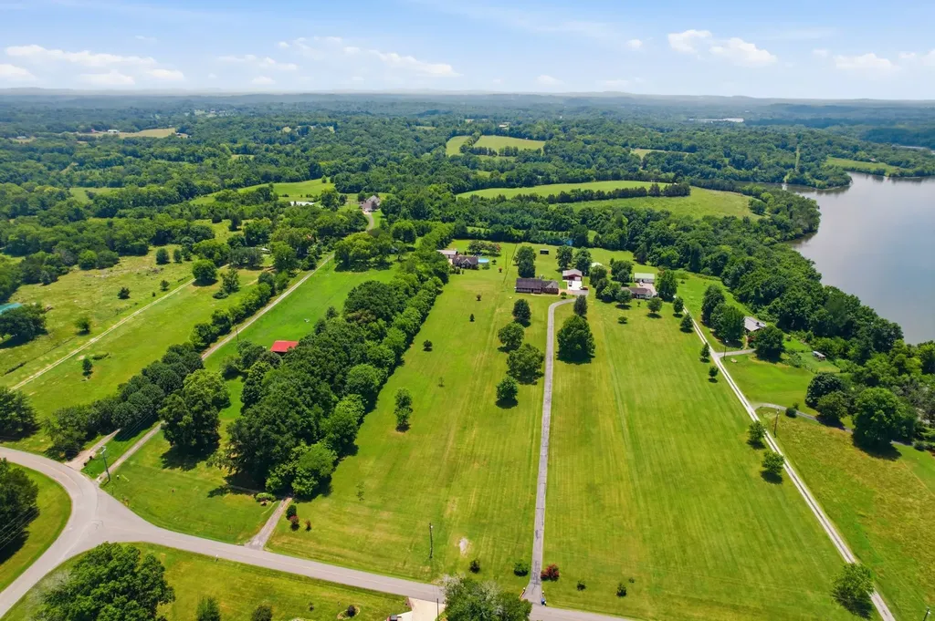 113 E Robertson Road Castalian Springs TN 37031