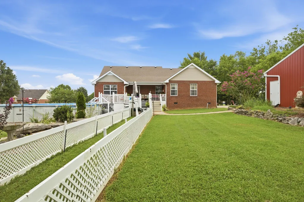 113 E Robertson Road Castalian Springs TN 37031