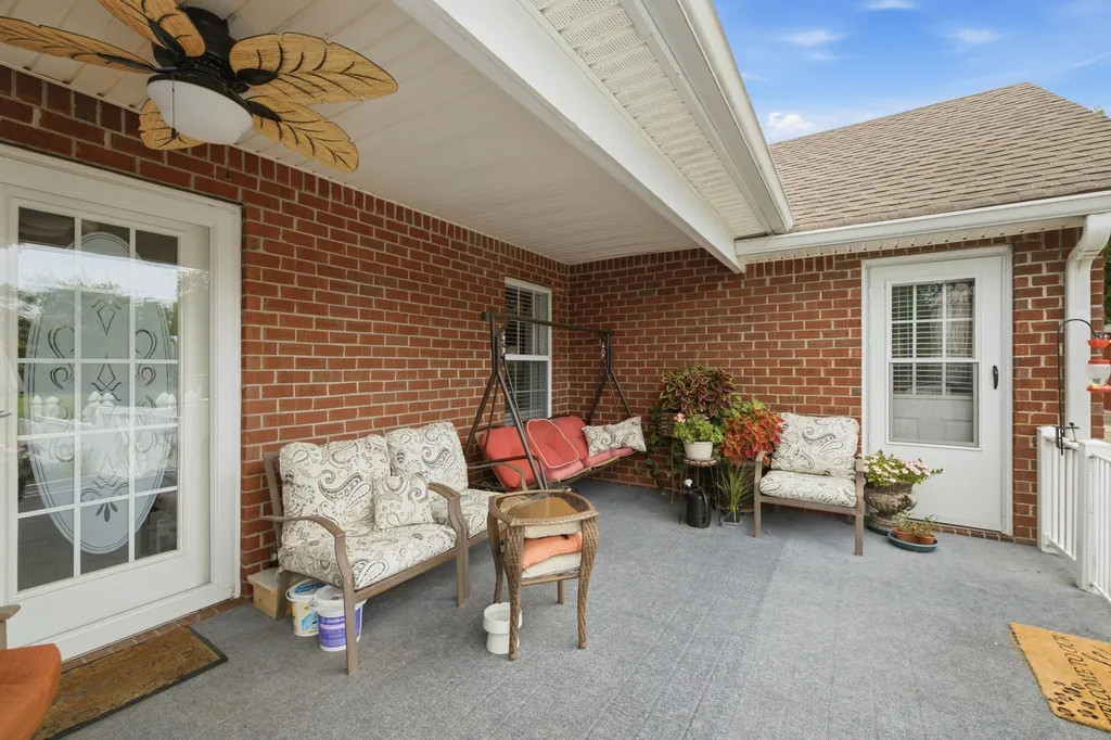 113 E Robertson Road Castalian Springs TN 37031