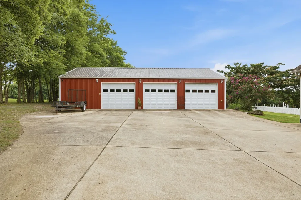 113 E Robertson Road Castalian Springs TN 37031