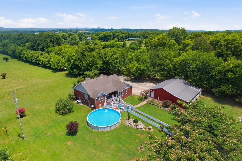 113 E Robertson Road Castalian Springs TN 37031