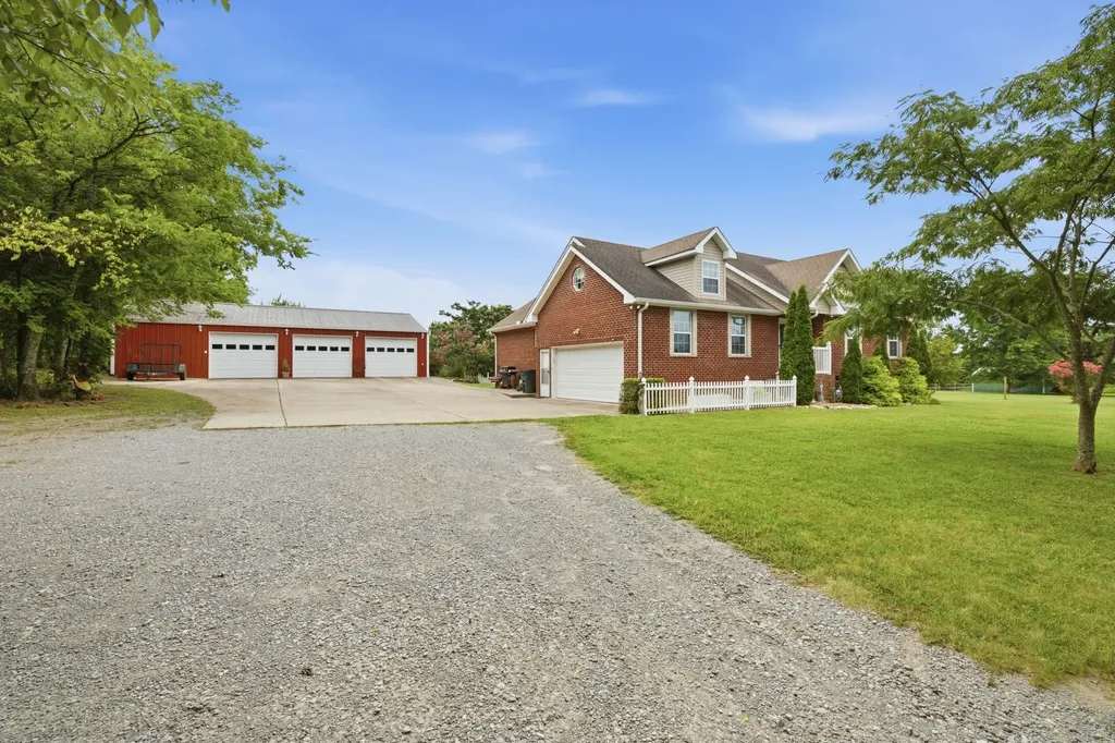 113 E Robertson Road Castalian Springs TN 37031