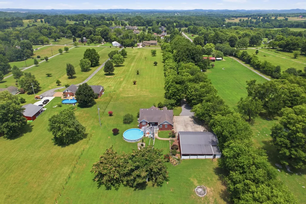 113 E Robertson Road Castalian Springs TN 37031