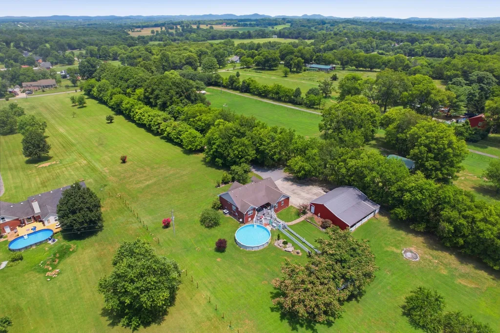 113 E Robertson Road Castalian Springs TN 37031