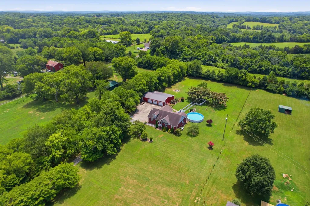 113 E Robertson Road Castalian Springs TN 37031