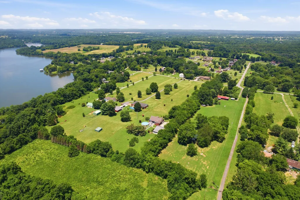 113 E Robertson Road Castalian Springs TN 37031
