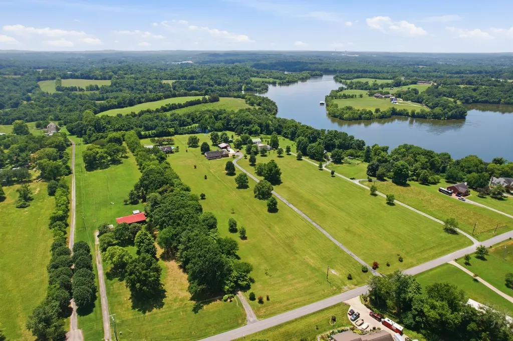 113 E Robertson Road Castalian Springs TN 37031