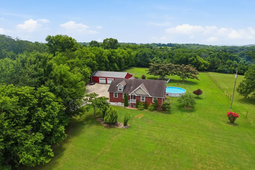 113 E Robertson Road Castalian Springs TN 37031