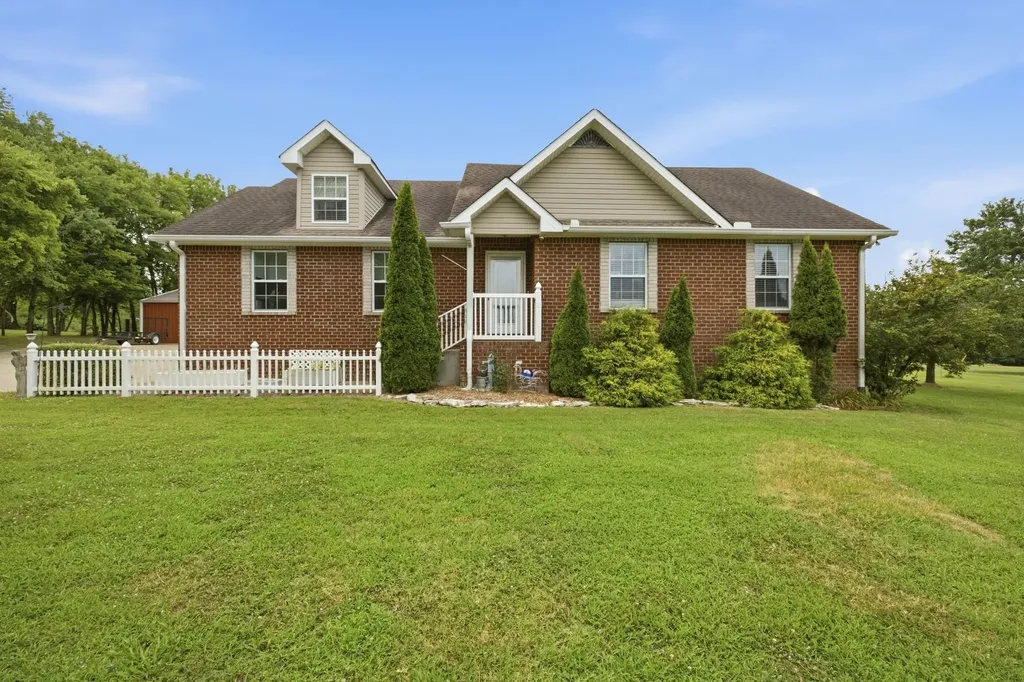 113 E Robertson Road Castalian Springs TN 37031