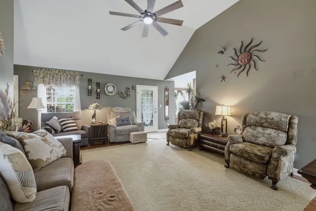 113 E Robertson Road Castalian Springs TN 37031