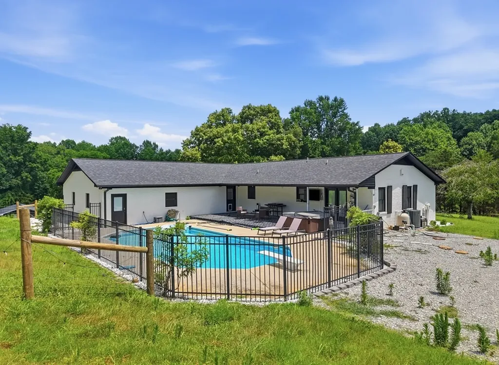 237 S Fork Road Sparta TN 38583