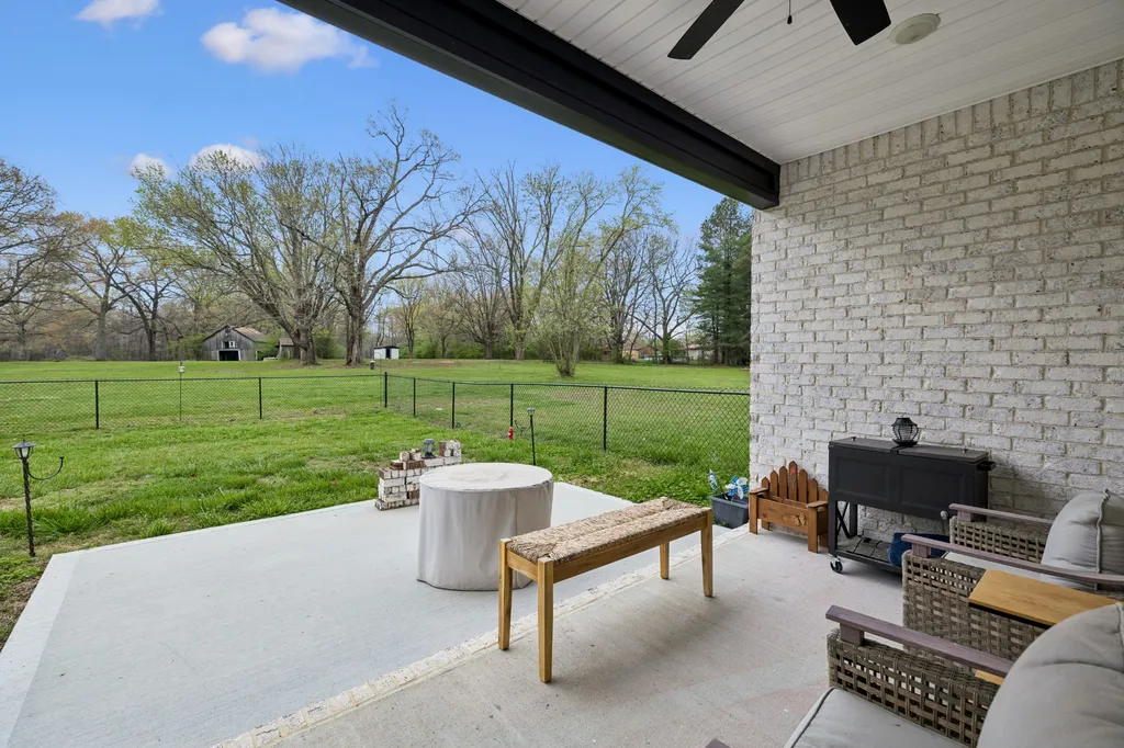 2037 W Lincoln Street Tullahoma TN 37388