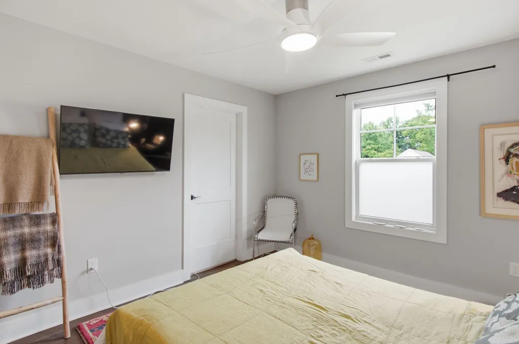 1011 Sycamore Rdg, E Burns TN 37029