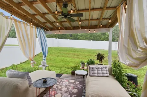 1011 Sycamore Rdg, E Burns TN 37029