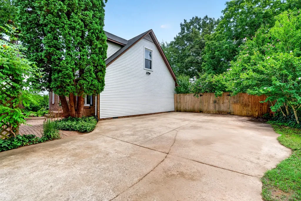 410 Spencer Lane Clarksville TN 37042