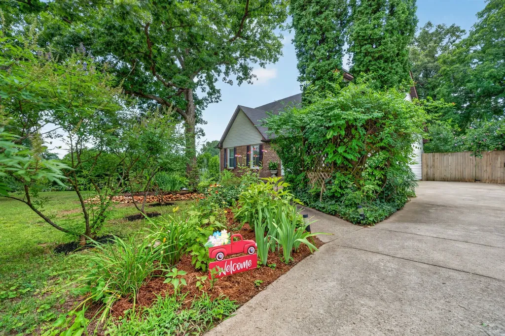 410 Spencer Lane Clarksville TN 37042
