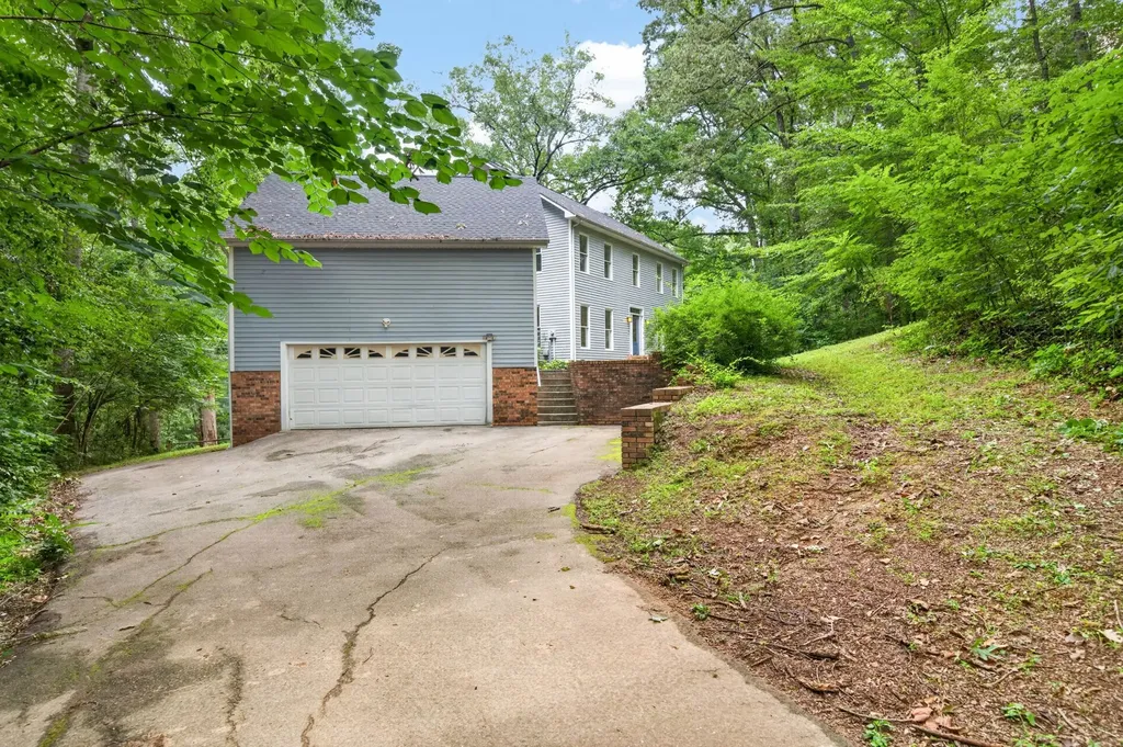 1945 Forest Cir, SW Cookeville TN 38506
