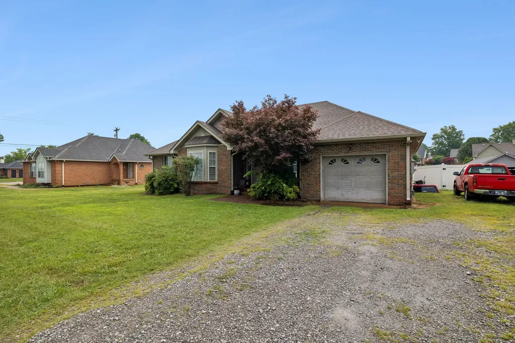 1883 Coles Ferry Pike Lebanon TN 37087