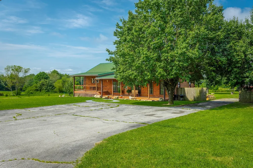 2195 Myers Road Pikeville TN 37367