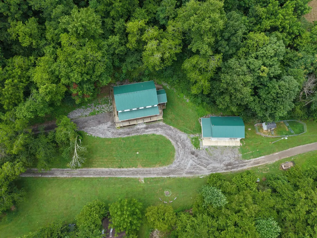 1505 Dark Hollow Road Lafayette TN 37083