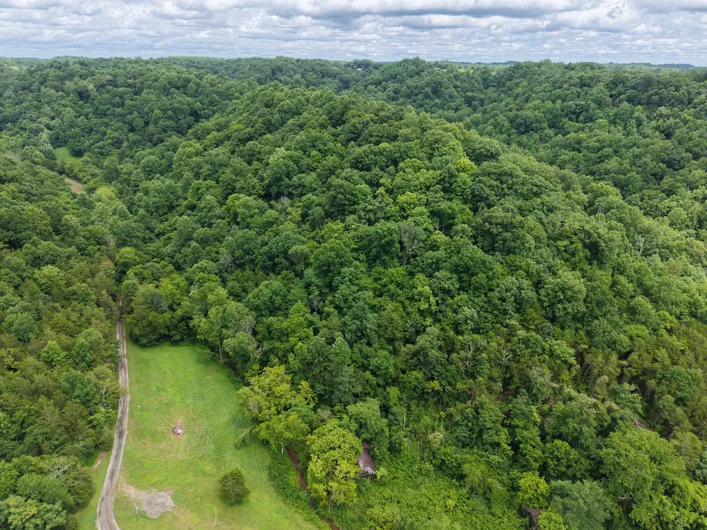 1505 Dark Hollow Road Lafayette TN 37083