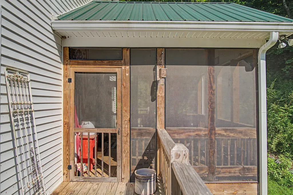 1505 Dark Hollow Road Lafayette TN 37083