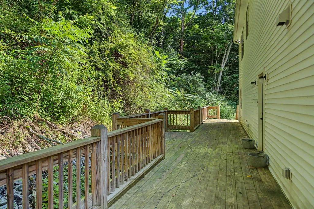 1505 Dark Hollow Road Lafayette TN 37083