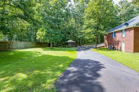 106 Parkwood Lane Hohenwald TN 38462