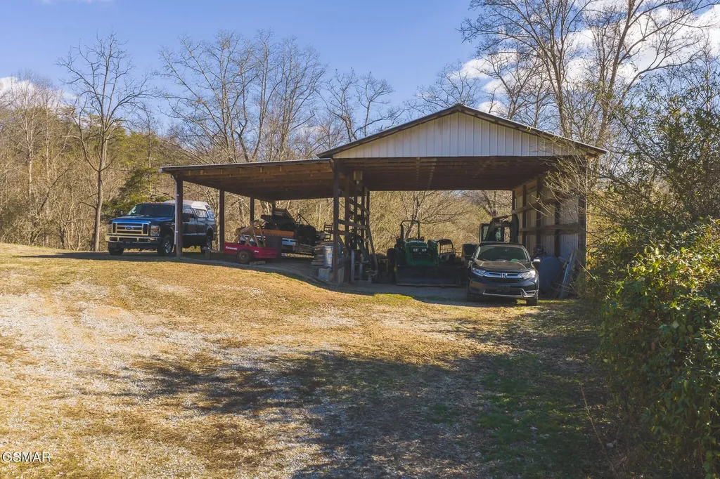 3381 Upper Caney Valley Road Tazewell TN 37879