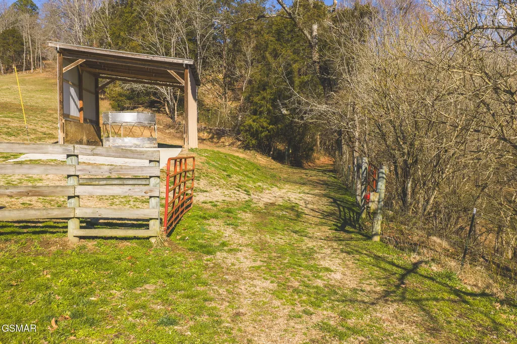 3381 Upper Caney Valley Road Tazewell TN 37879