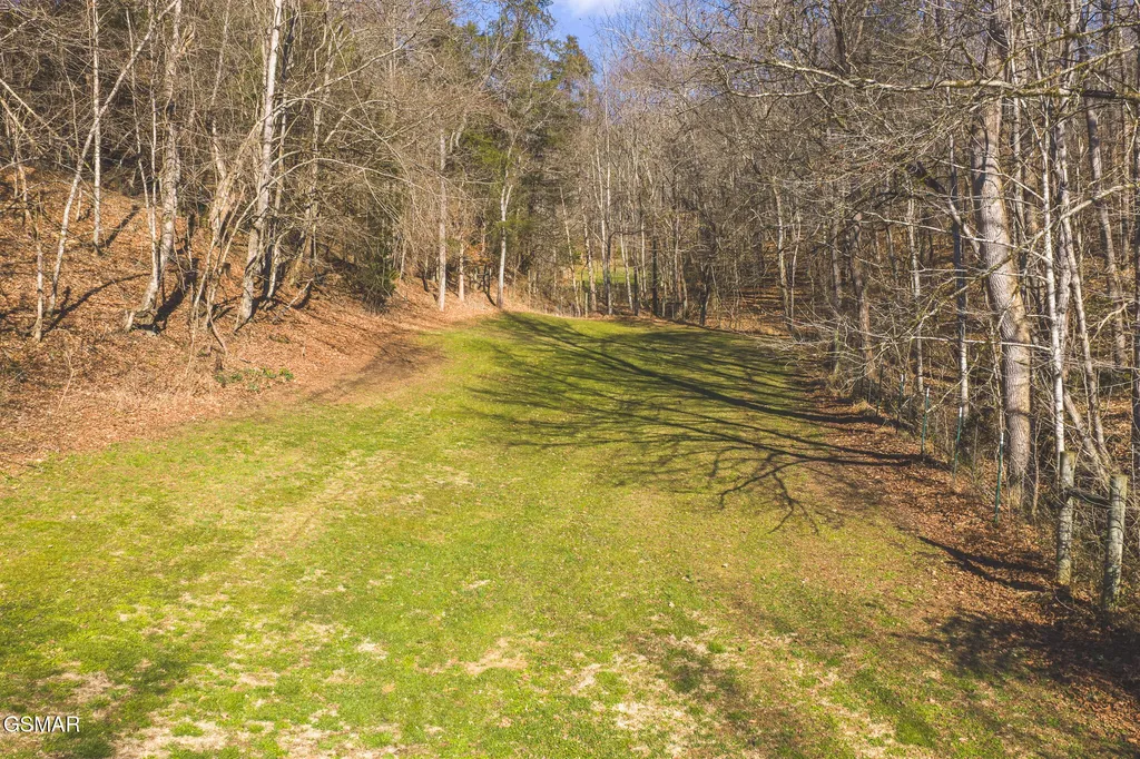 3381 Upper Caney Valley Road Tazewell TN 37879