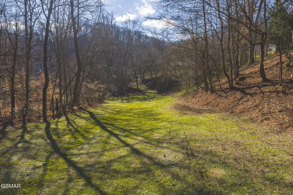 3381 Upper Caney Valley Road Tazewell TN 37879