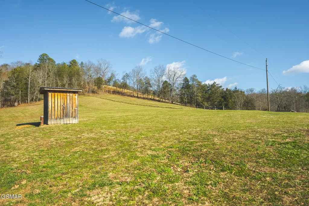3381 Upper Caney Valley Road Tazewell TN 37879