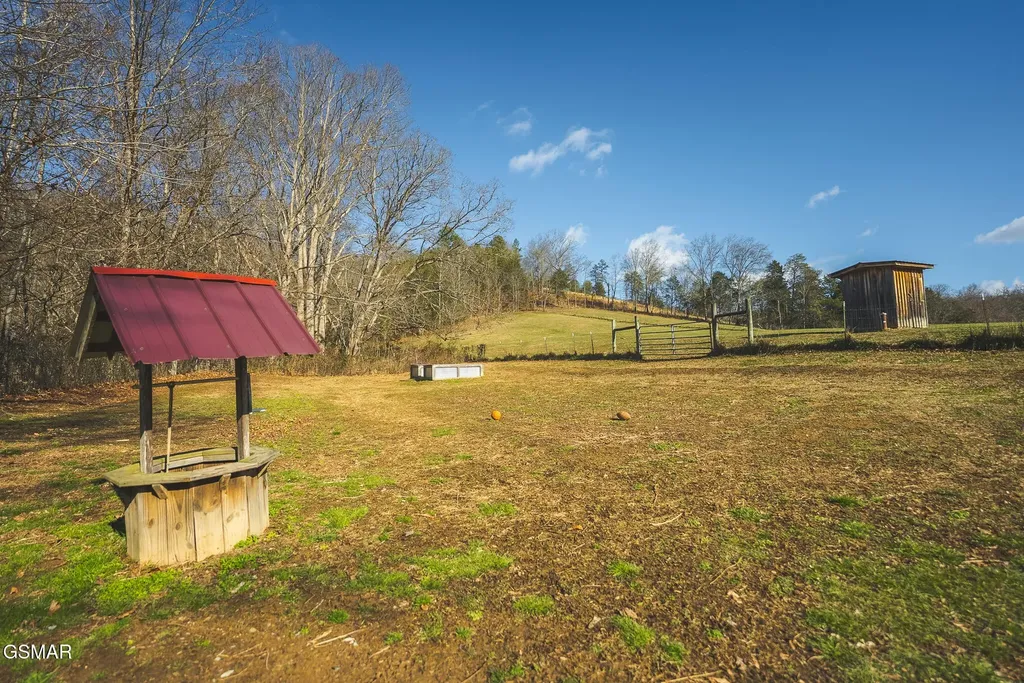 3381 Upper Caney Valley Road Tazewell TN 37879