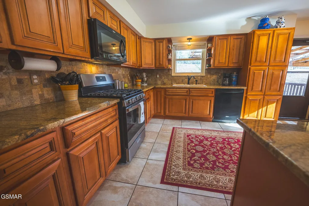 3381 Upper Caney Valley Road Tazewell TN 37879