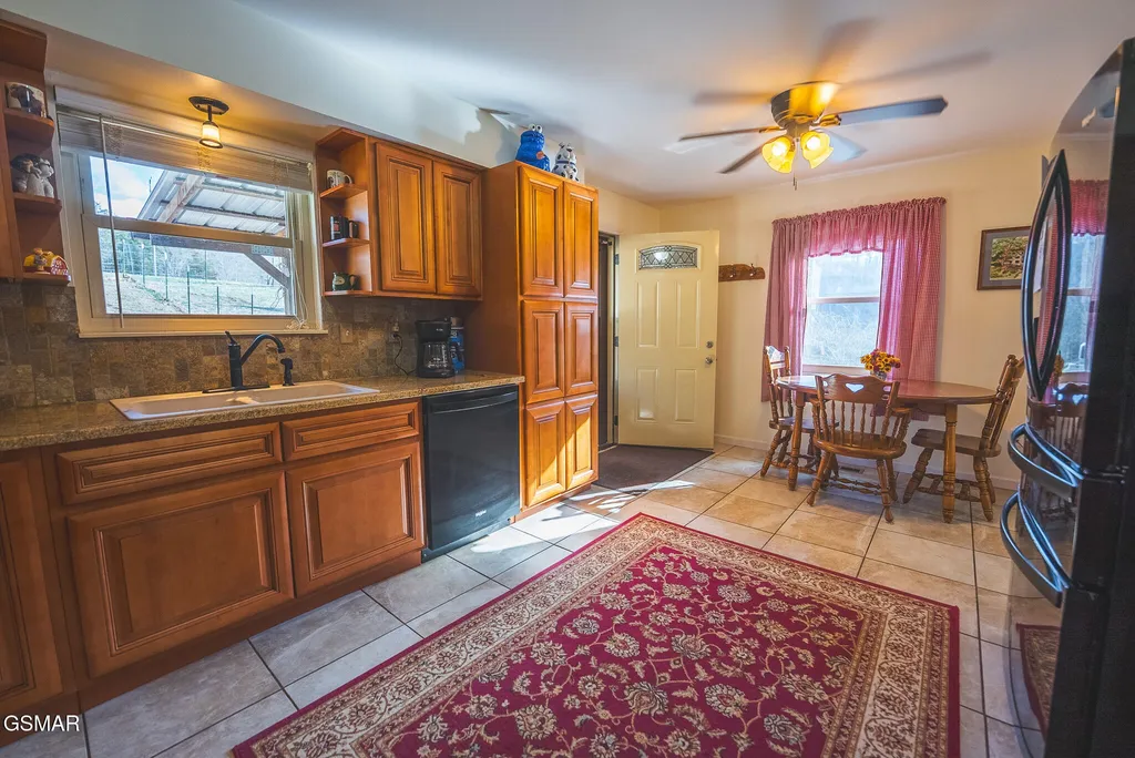 3381 Upper Caney Valley Road Tazewell TN 37879