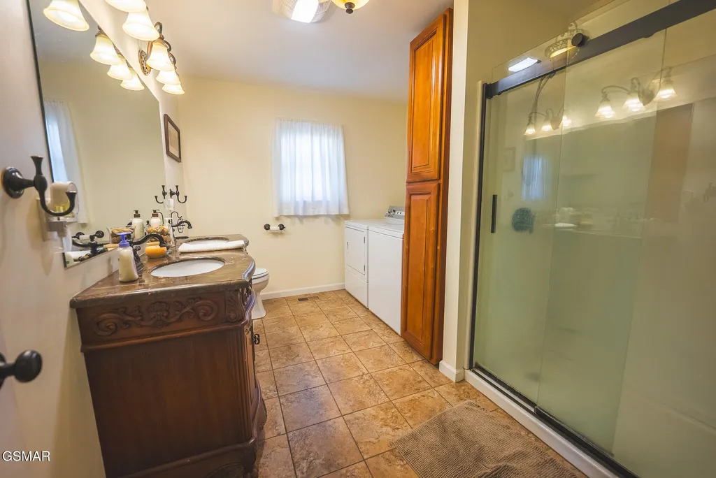 3381 Upper Caney Valley Road Tazewell TN 37879