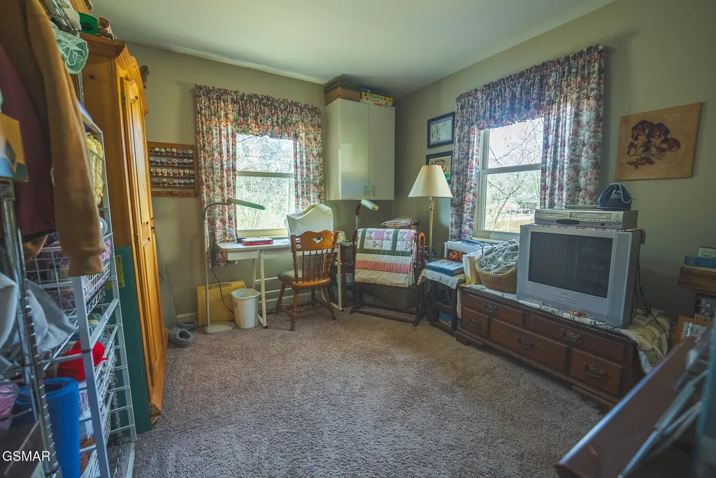 3381 Upper Caney Valley Road Tazewell TN 37879