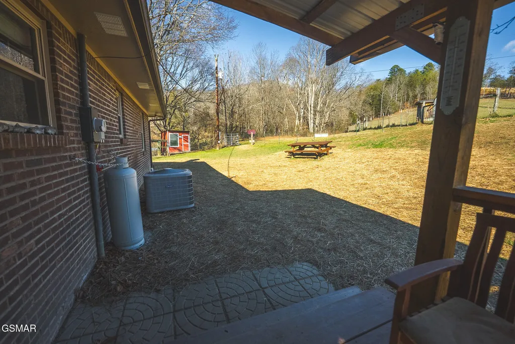 3381 Upper Caney Valley Road Tazewell TN 37879