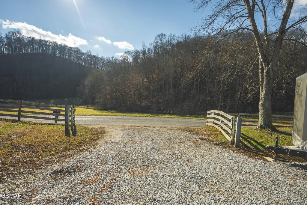 3381 Upper Caney Valley Road Tazewell TN 37879