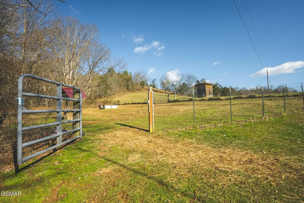 3381 Upper Caney Valley Road Tazewell TN 37879