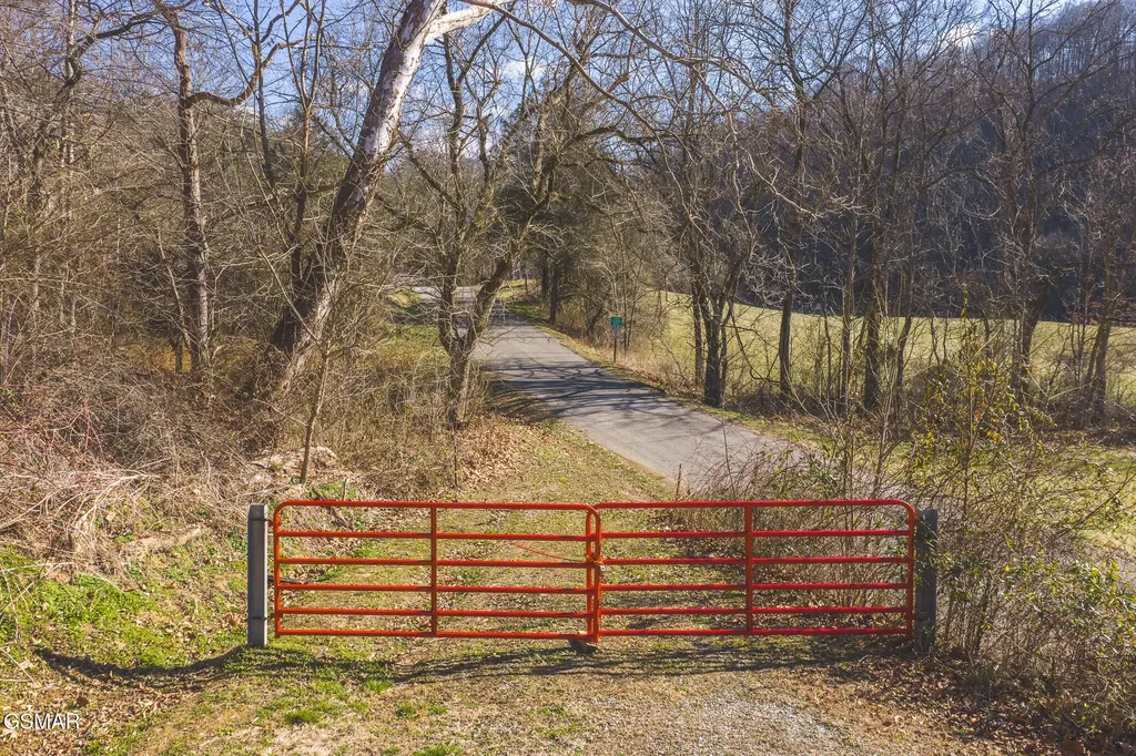 3381 Upper Caney Valley Road Tazewell TN 37879