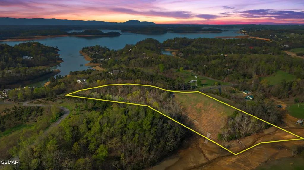 12 Ferry Hill Road Dandridge TN 37725