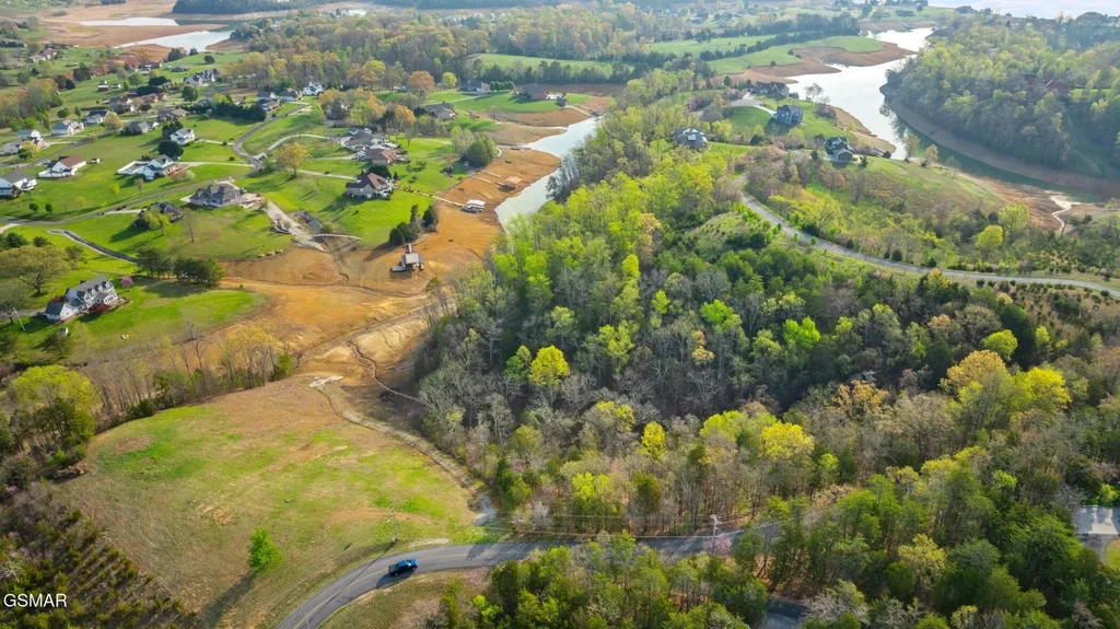 12 Ferry Hill Road Dandridge TN 37725