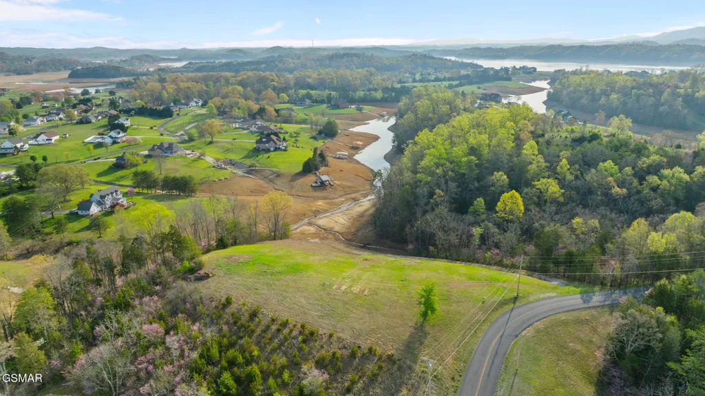 12 Ferry Hill Road Dandridge TN 37725