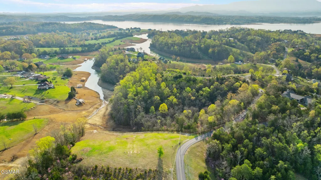 12 Ferry Hill Road Dandridge TN 37725