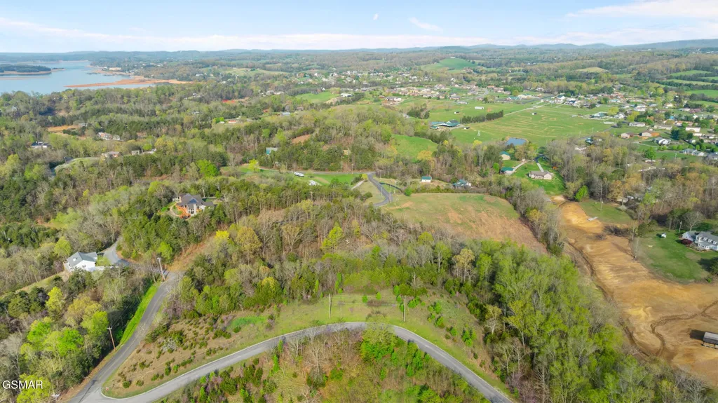 12 Ferry Hill Road Dandridge TN 37725