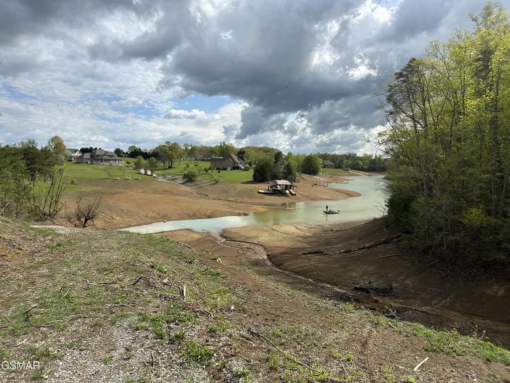 12 Ferry Hill Road Dandridge TN 37725
