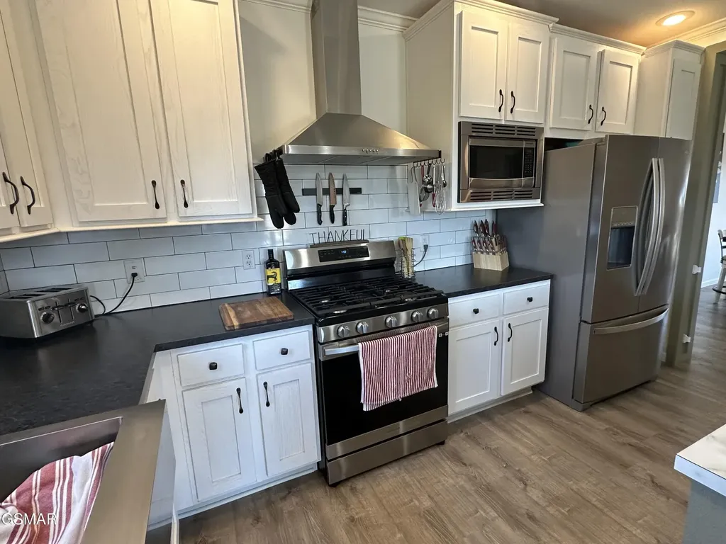 359 Garden Lane Dandridge TN 37725