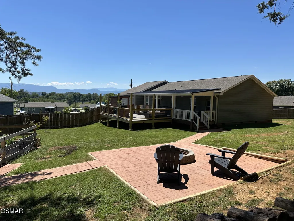 359 Garden Lane Dandridge TN 37725